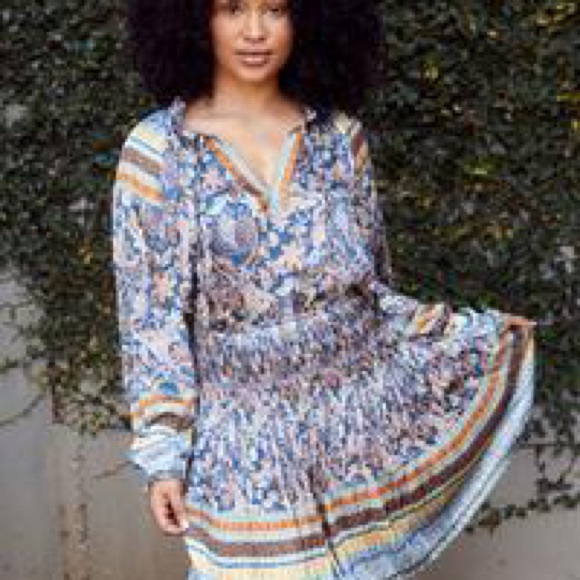 NWT beautiful Fab’rik Kaela printed pleated mini dress - Picture 3 of 3